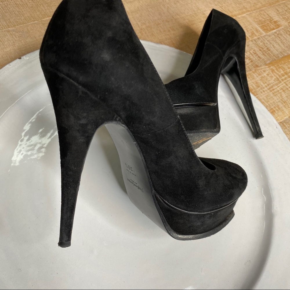 Yves Saint Laurent Tribute suede platform pumps - Picture 12 of 12